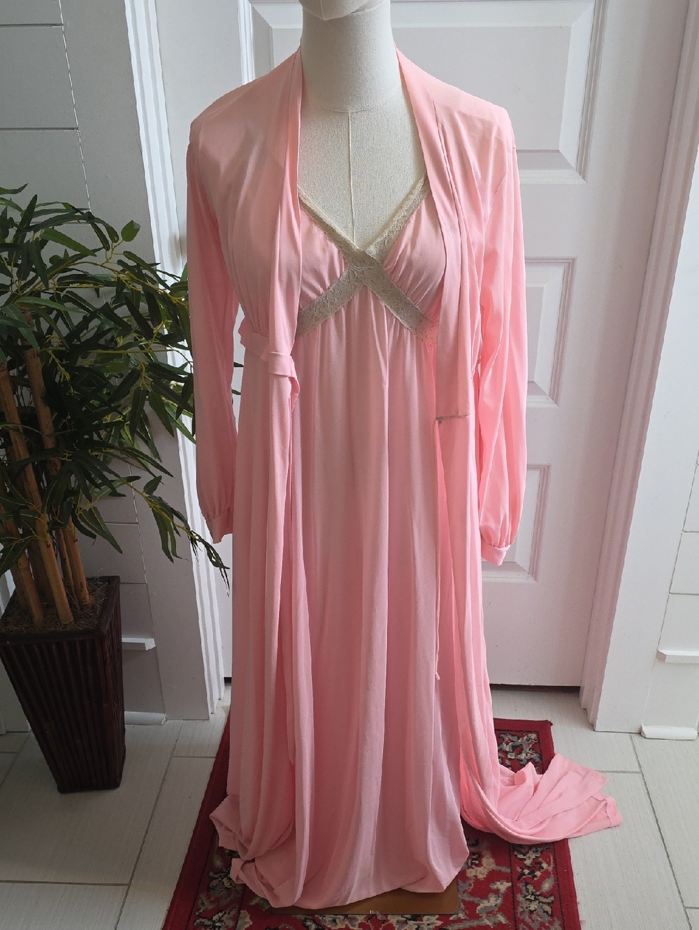 Pink Lace-Trim Long Sleep Gown & Robe Set